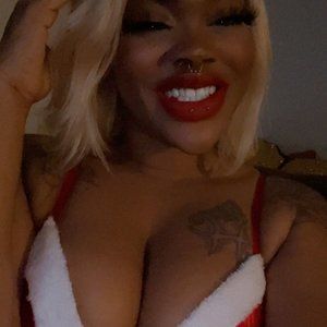 Meet your Posher, Ebony